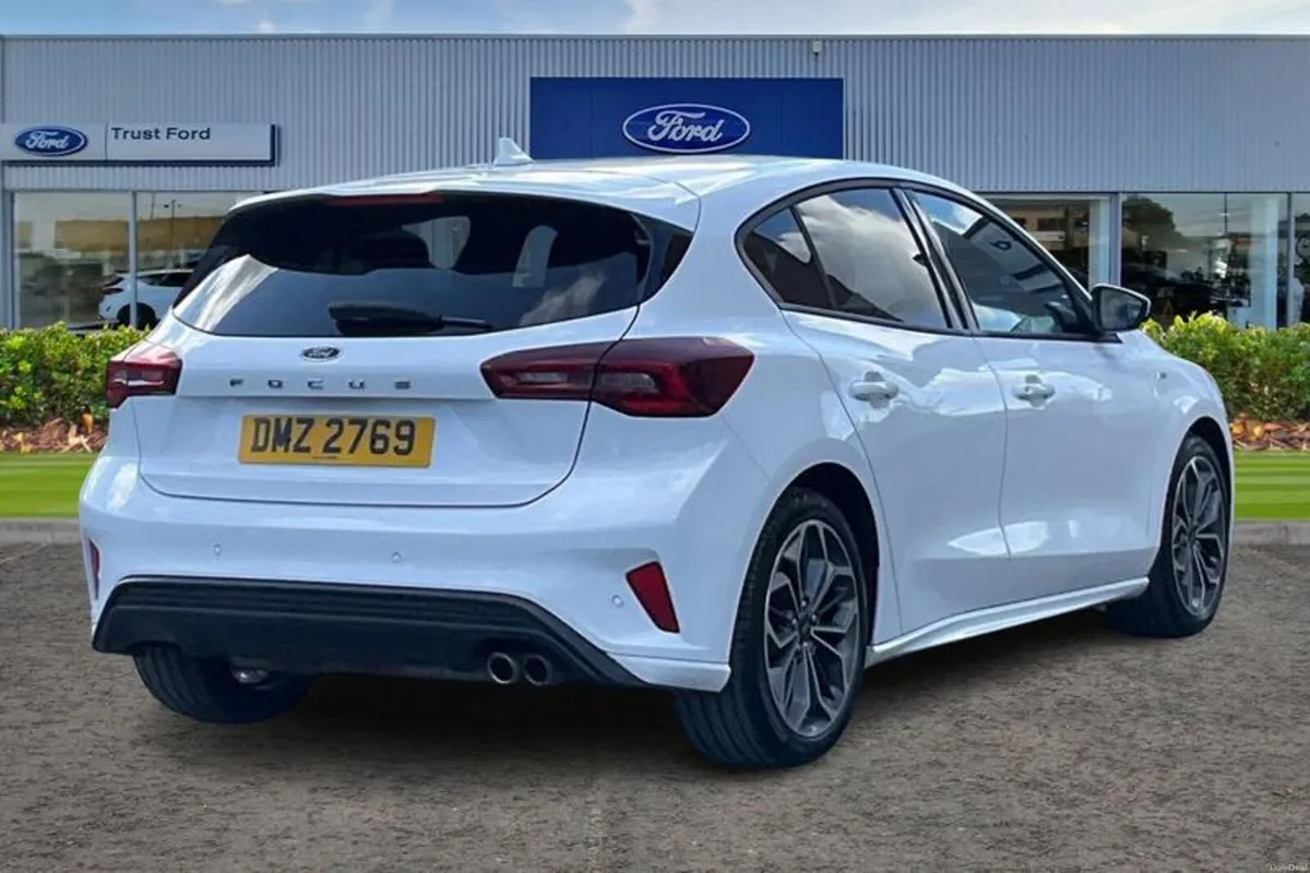 Ford Focus 1.0 EcoBoost Hybrid mHEV 155 ST-Line X - Image 4