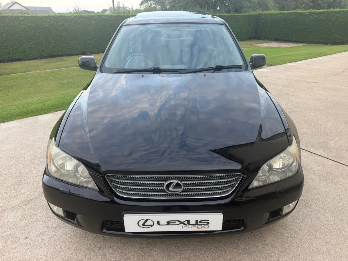 2000 LEXUS IS200 SE | SUNROOF | BLACK INTERIOR - Image 5