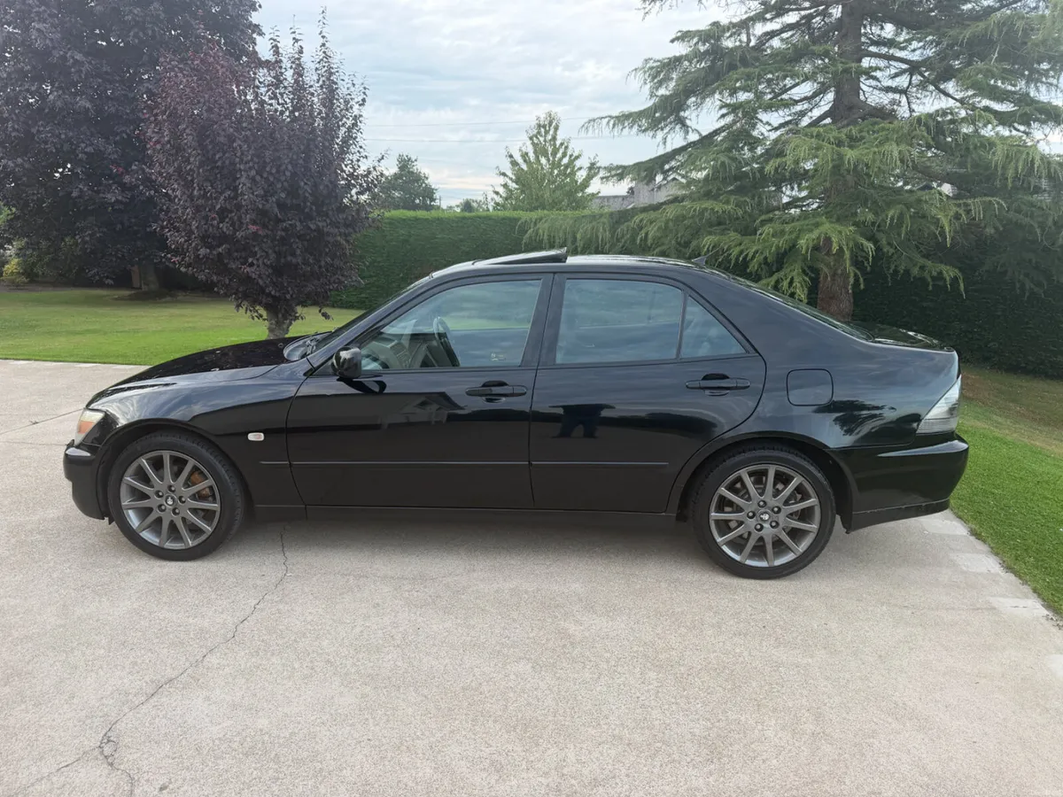 2000 LEXUS IS200 SE | SUNROOF | BLACK INTERIOR - Image 3