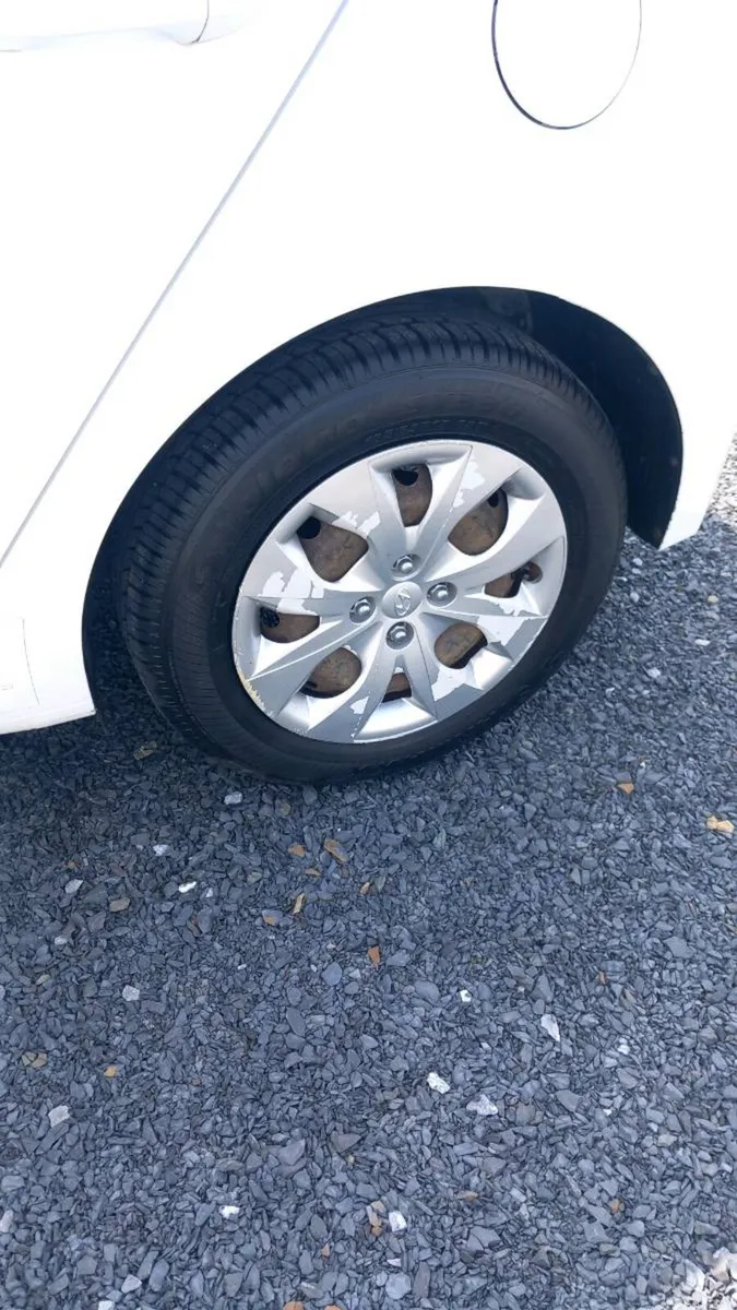 Car - Image 5