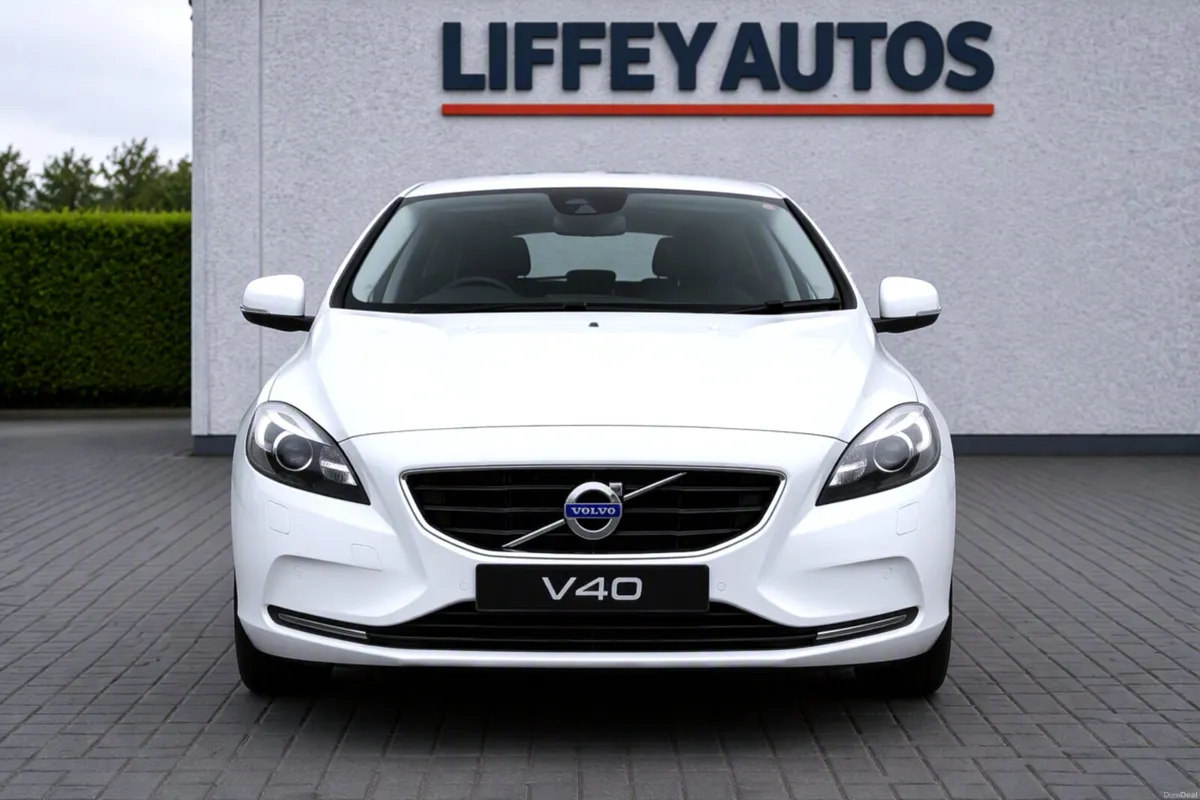 2014 VOLVO V40 T4 Automatic | Only 55,000 KM - Image 2