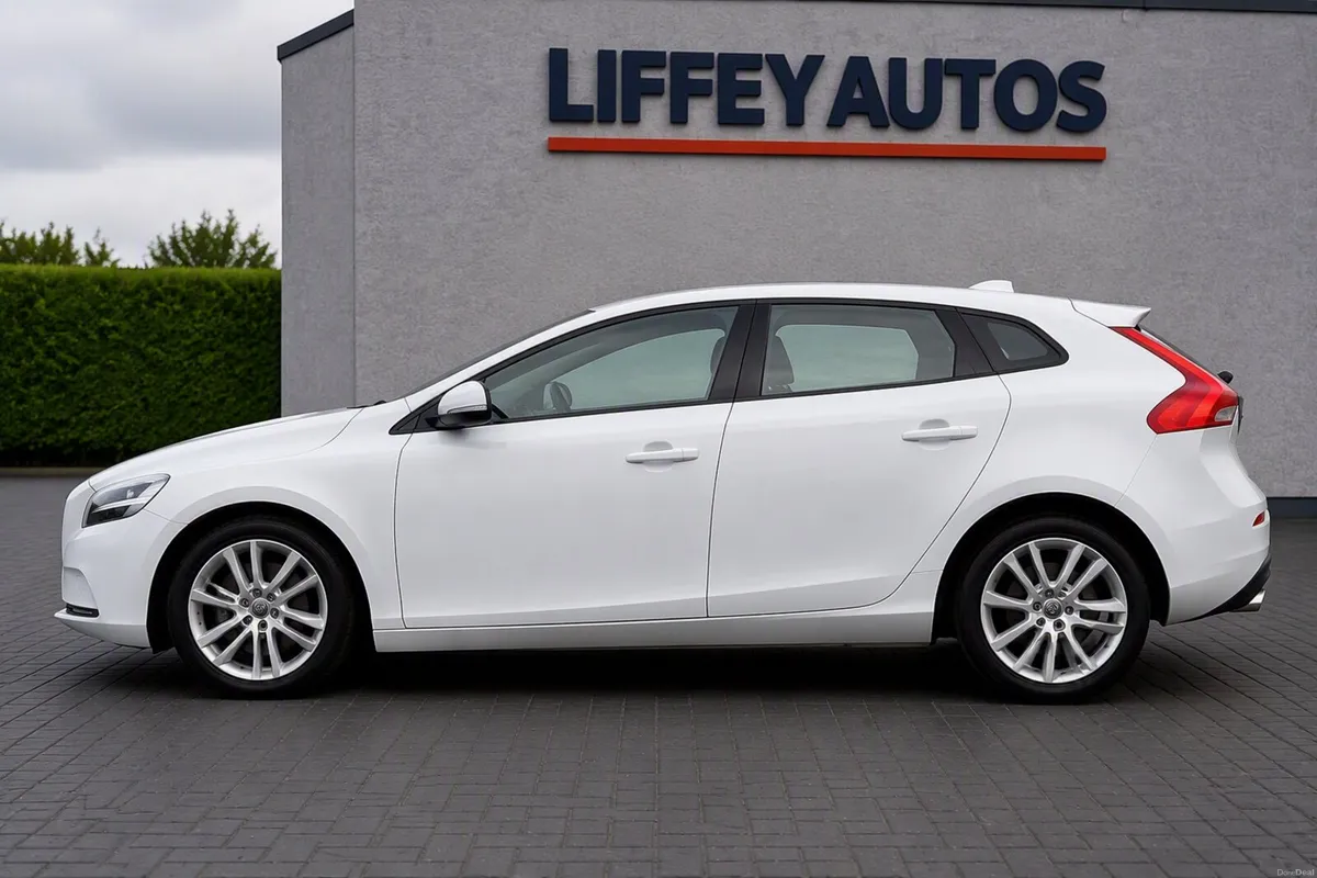 2014 VOLVO V40 T4 Automatic | Only 55,000 KM - Image 6