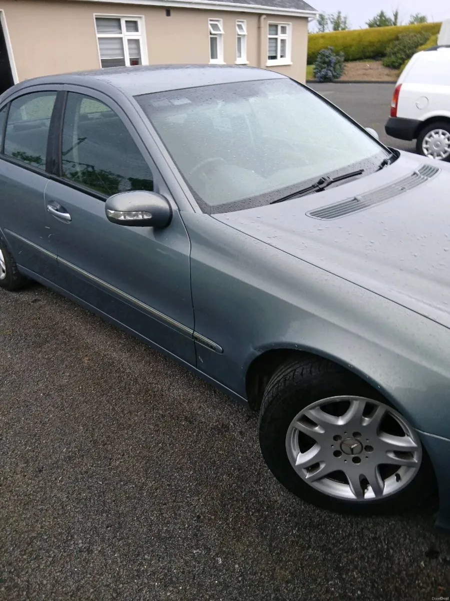 Mercedes E 200 - Image 3