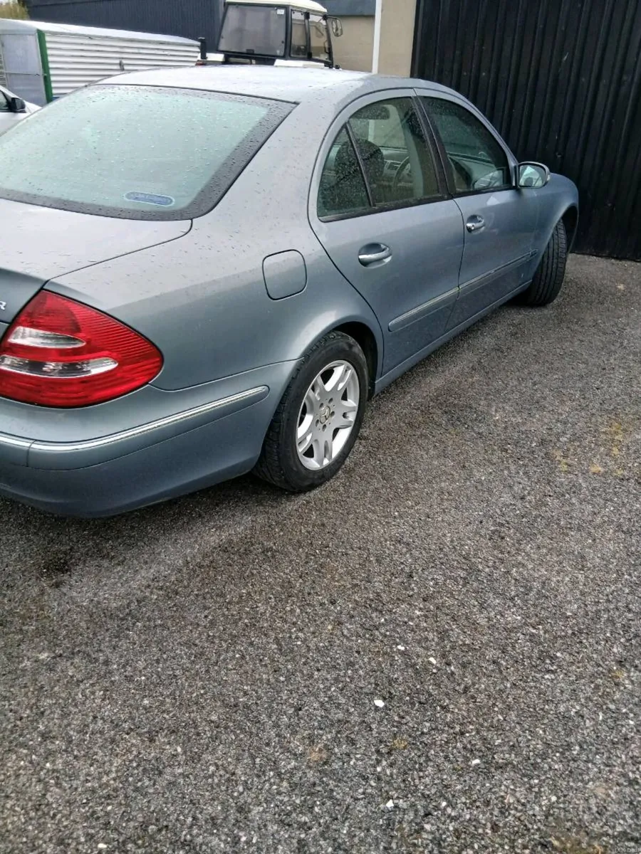 Mercedes E 200 - Image 4