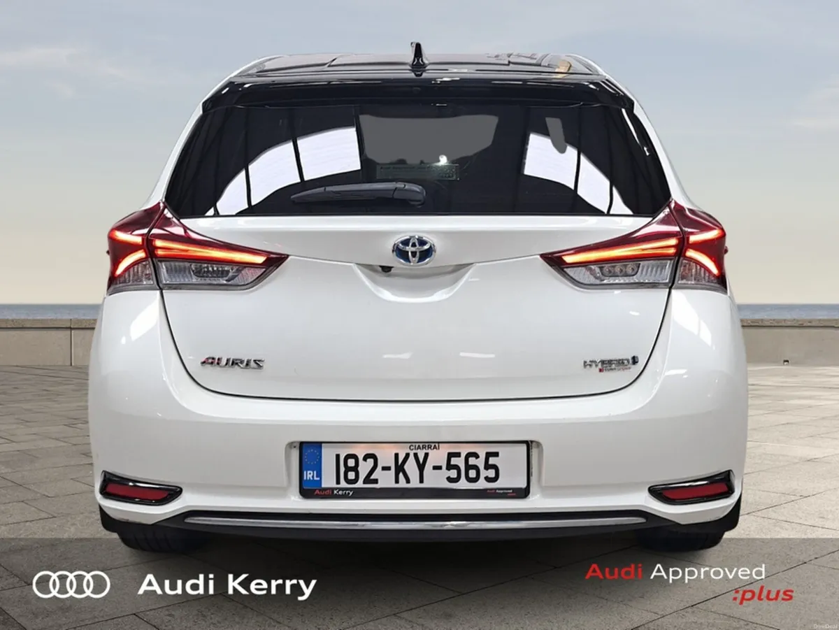Toyota Auris HYBRID LUNA SPORT 4DR AUTO - Image 6