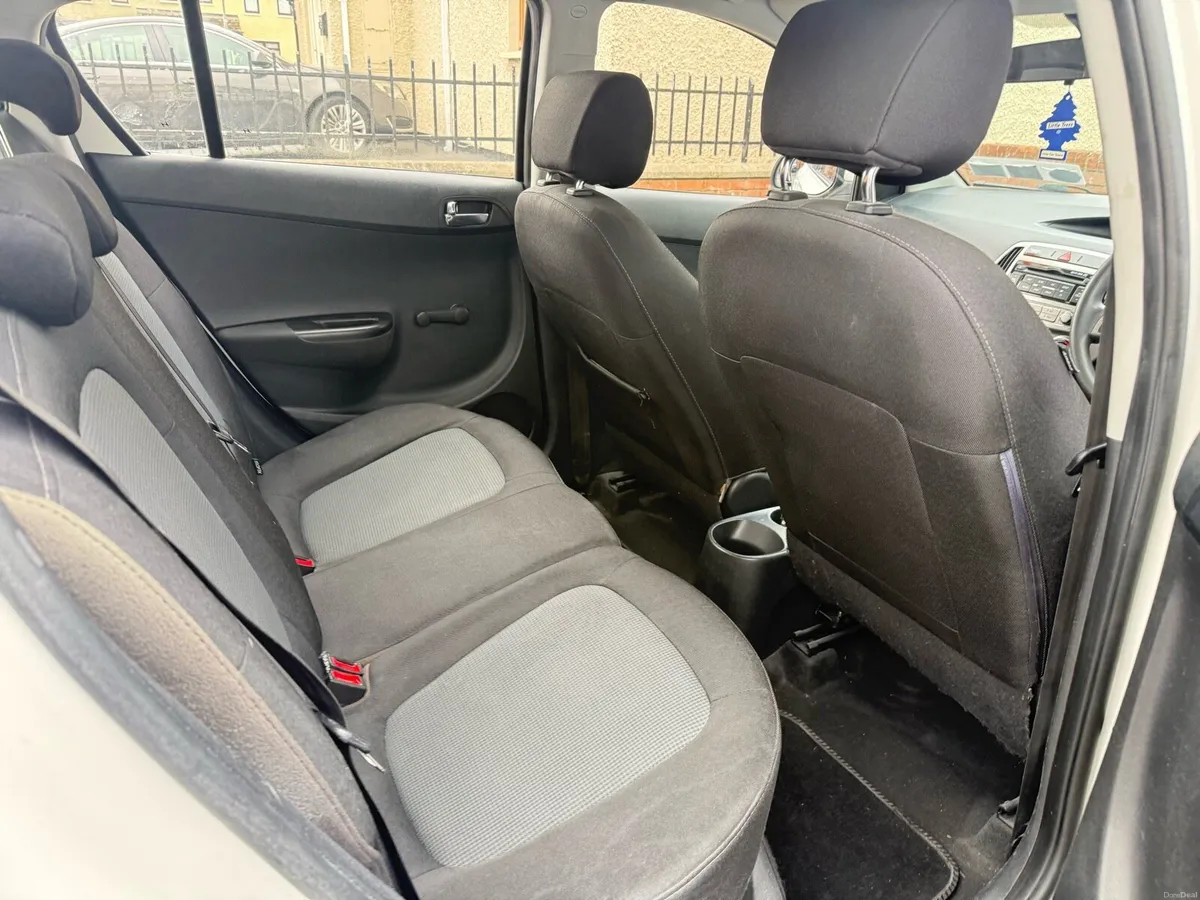 White Hyundai i20 2014 - Image 5
