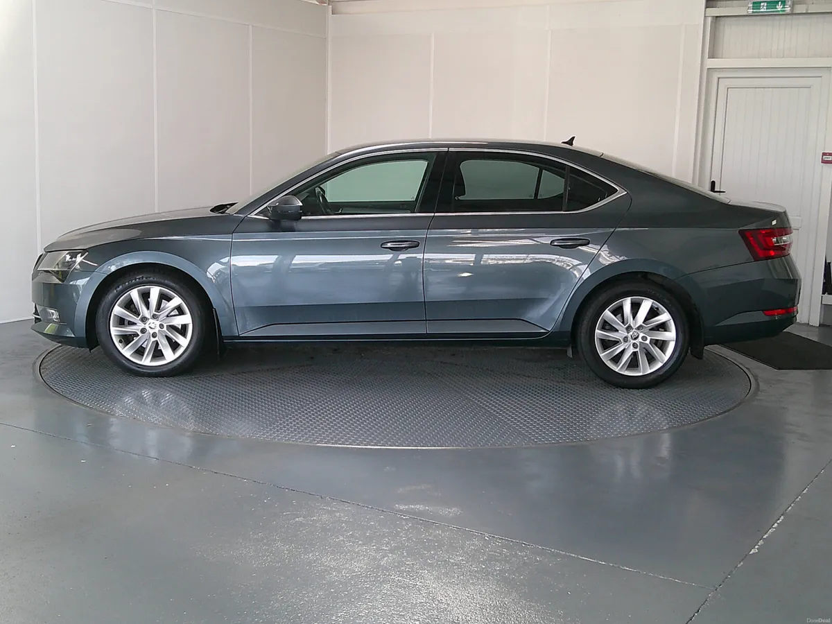 Skoda Superb 2018 - Image 4