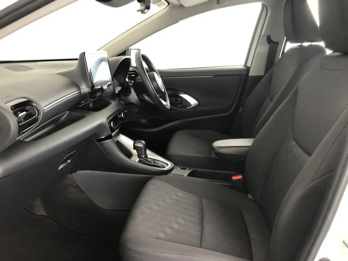 Toyota Yaris Yaris Hybrid 115 Luna - Image 6