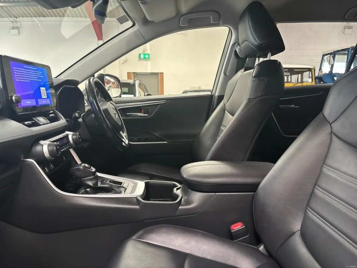 Toyota RAV4 HYBRID SOL 4DR AUTO - Image 6