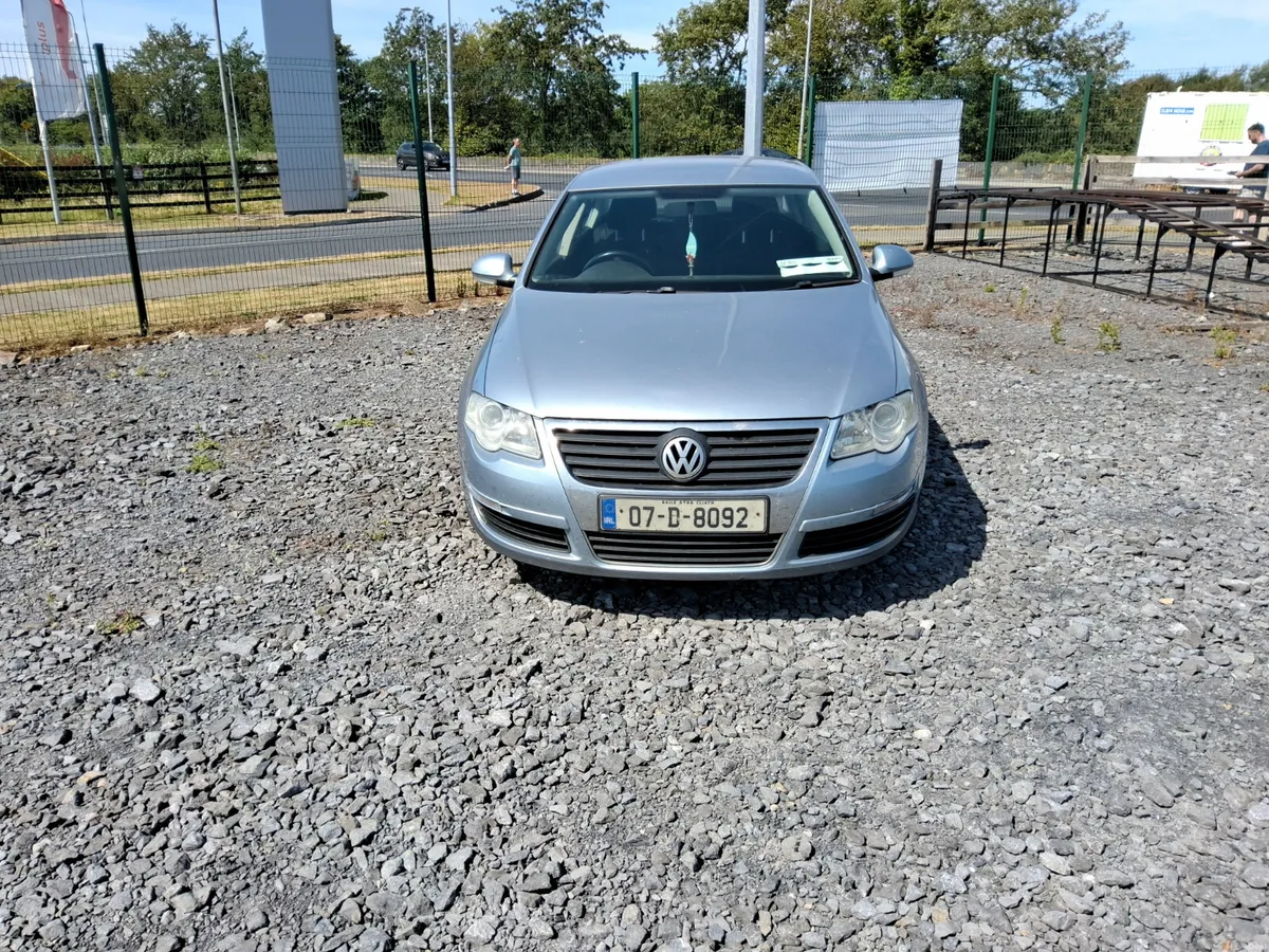 Volkswagen Passat 2007 - Image 2