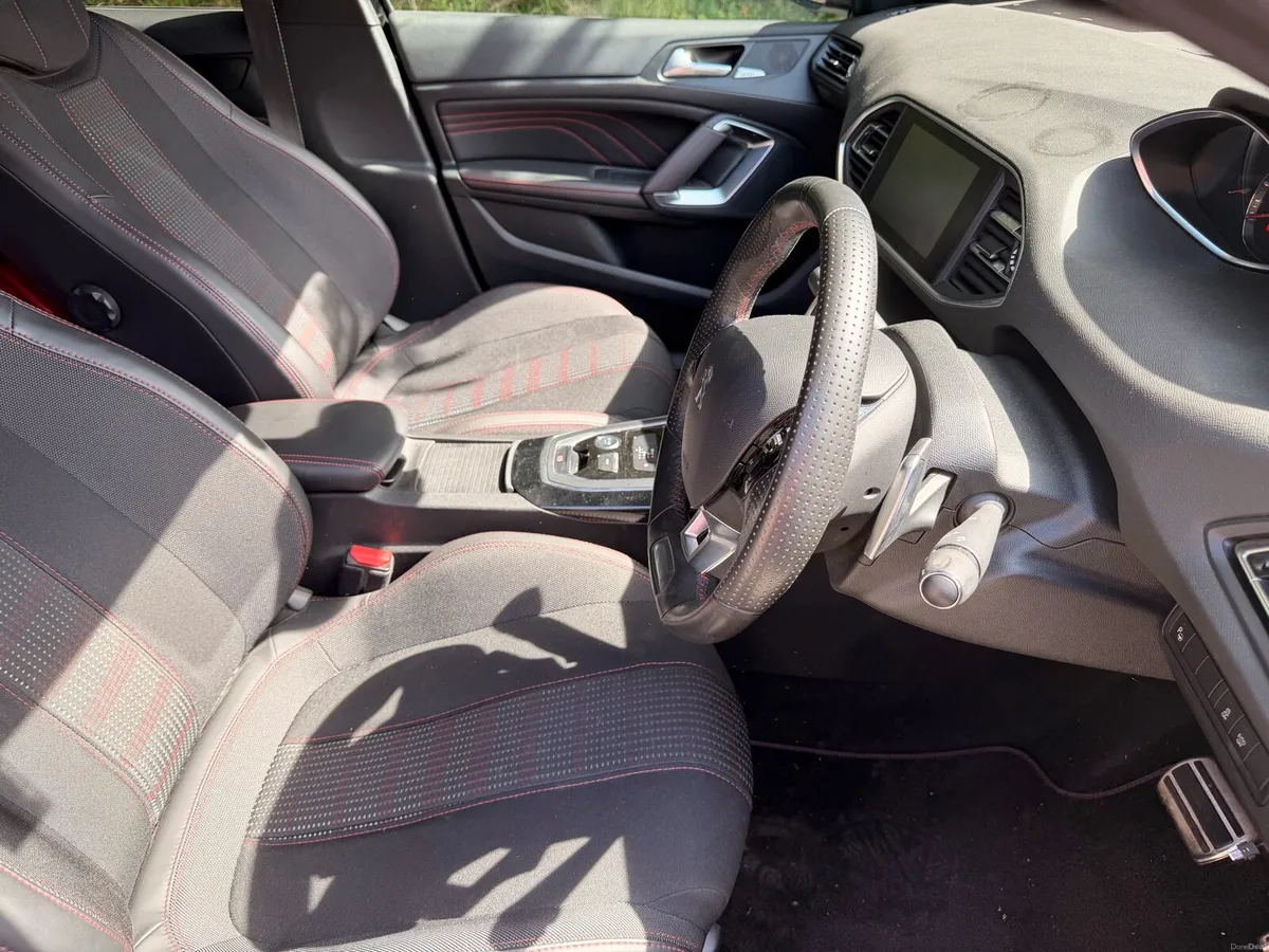 Peugeot 308 Automatic with manual shift mode - Image 4