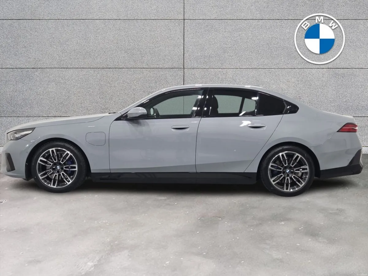 BMW 5-Series 530e - Image 3
