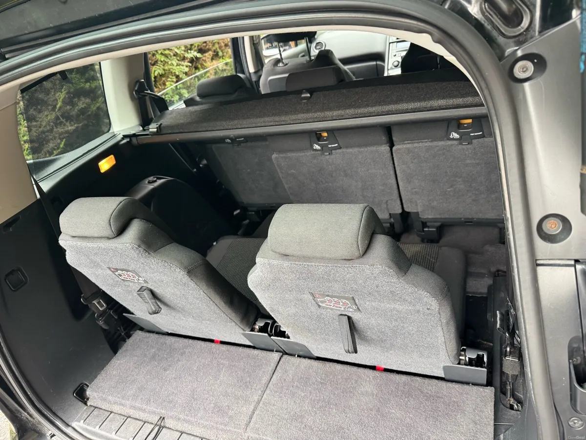 Peugeot 5008 7 seater - Image 5
