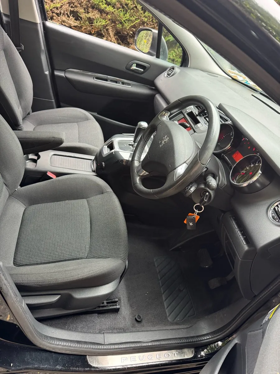 Peugeot 5008 7 seater - Image 6