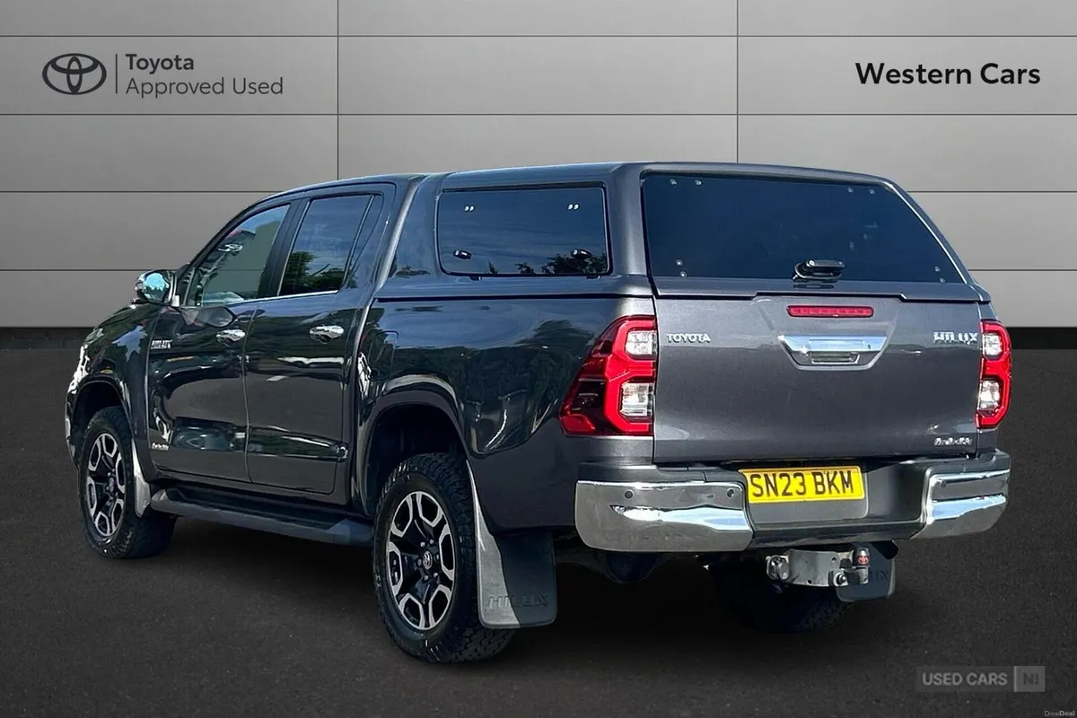 Toyota Hilux 2.8 D-4D Invincible Auto 4WD Euro 6 ( - Image 6
