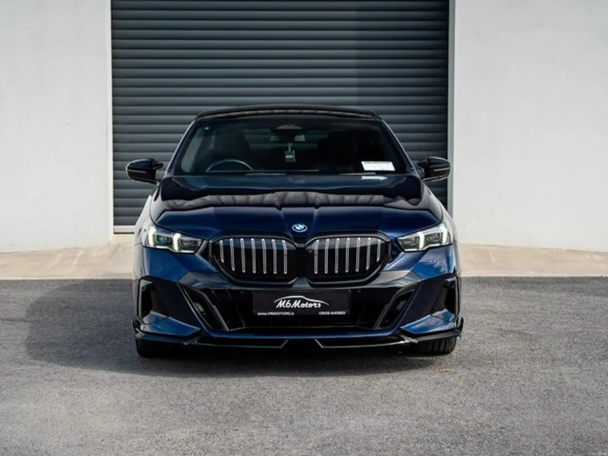 BMW 5-Series 530E M SPORT Pan roof + COMFORT Pack - Image 2
