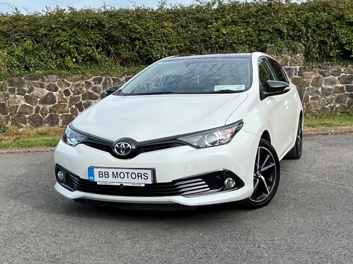 Toyota Auris 1.2 petrol 5Dr Luna Sport - Image 4