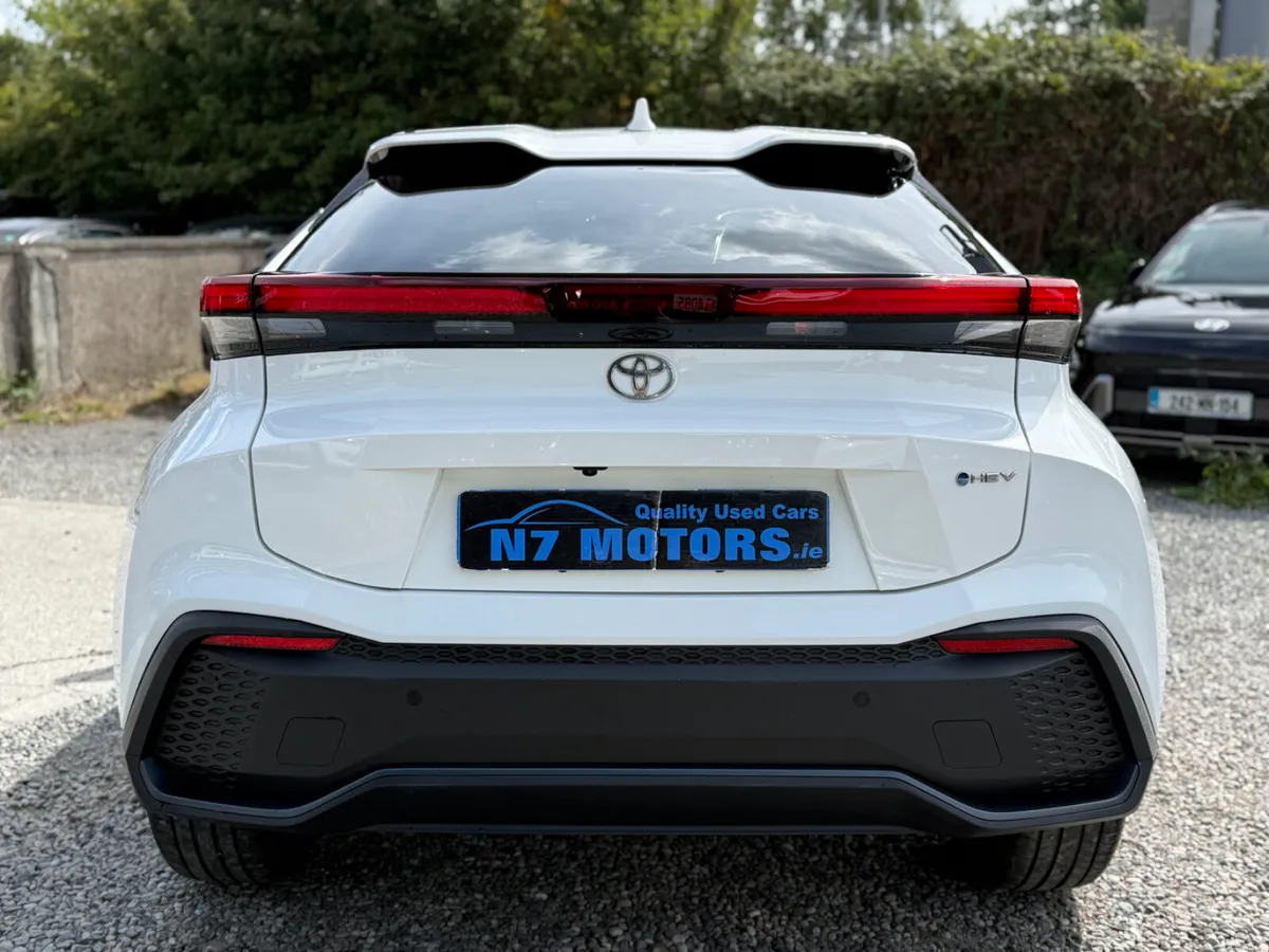 2025 Toyota C-HR 1.8 HYBRID HEV SPORT AUTO - Image 4