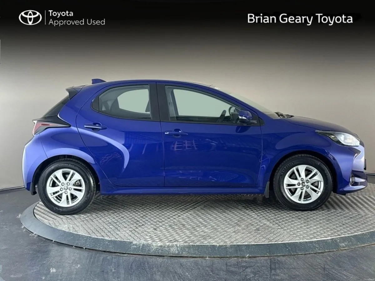 Toyota Yaris HYBRID LUNA - Image 3