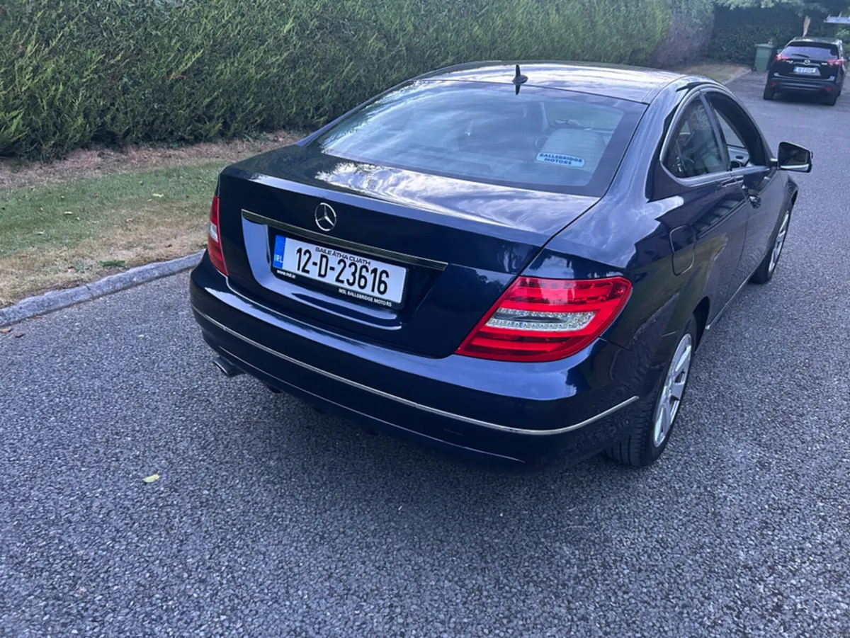 Mercedes-Benz C-Class C220 AUTO///65K WITH FULL ME - Image 4