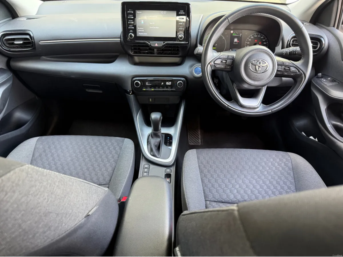 Toyota Yaris 1.5 Hybrid Auto 5dr Luna - Image 2