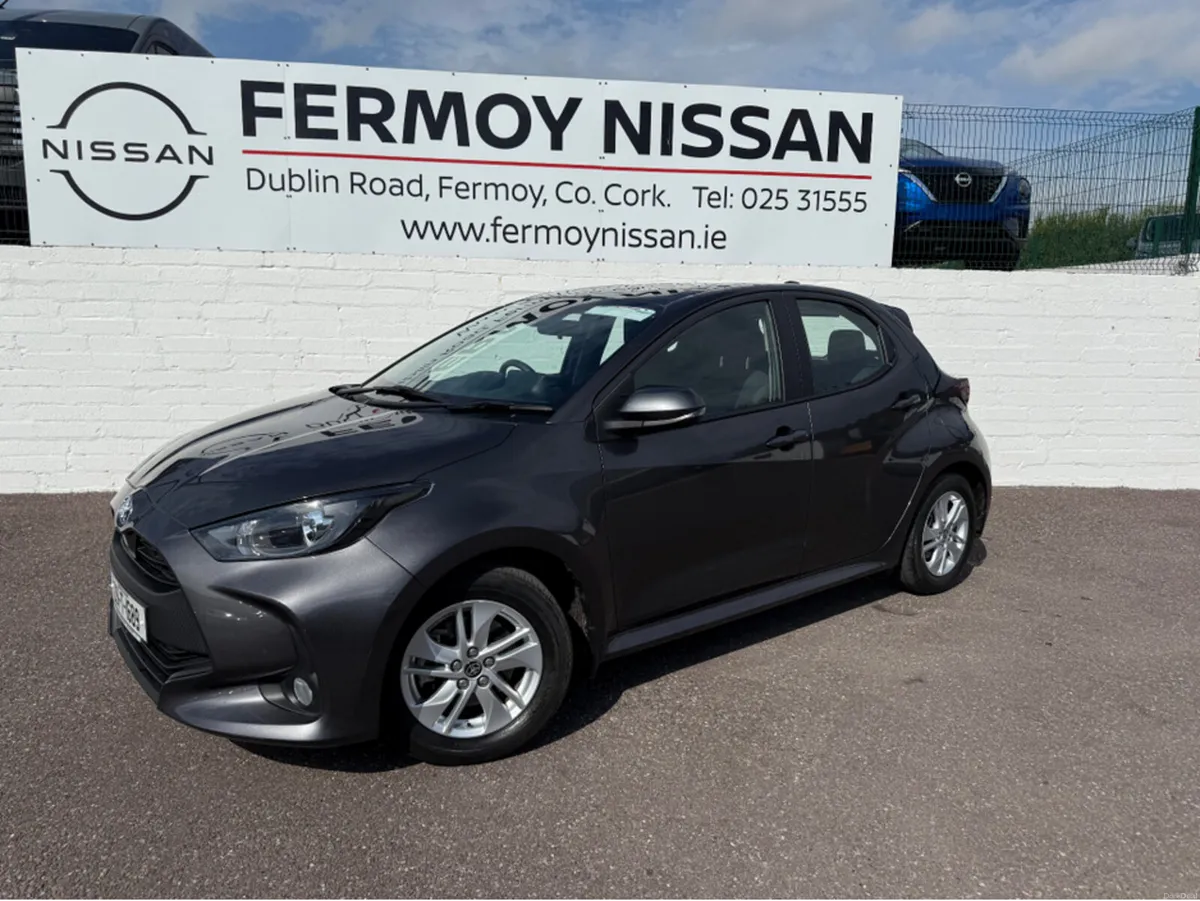 Toyota Yaris 1.5 Hybrid Auto 5dr Luna - Image 4