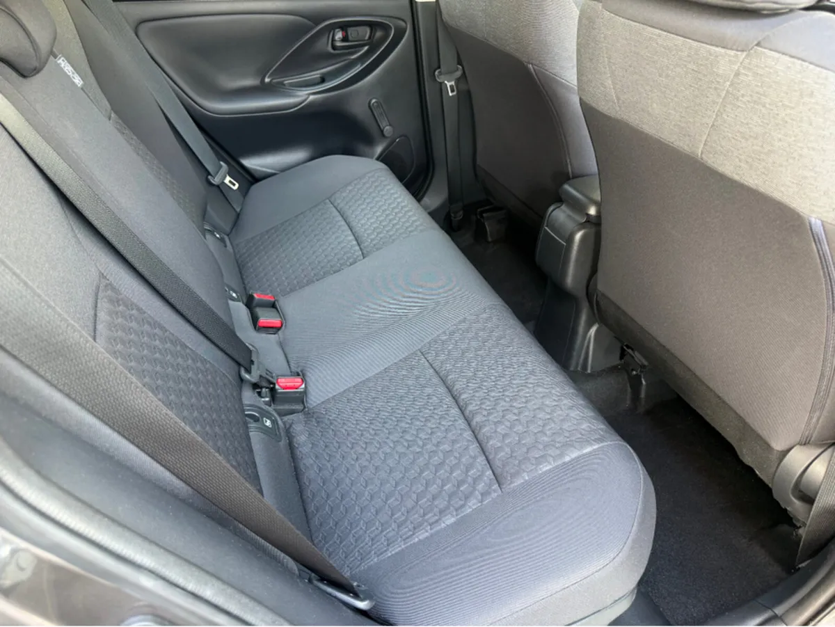 Toyota Yaris 1.5 Hybrid Auto 5dr Luna - Image 4