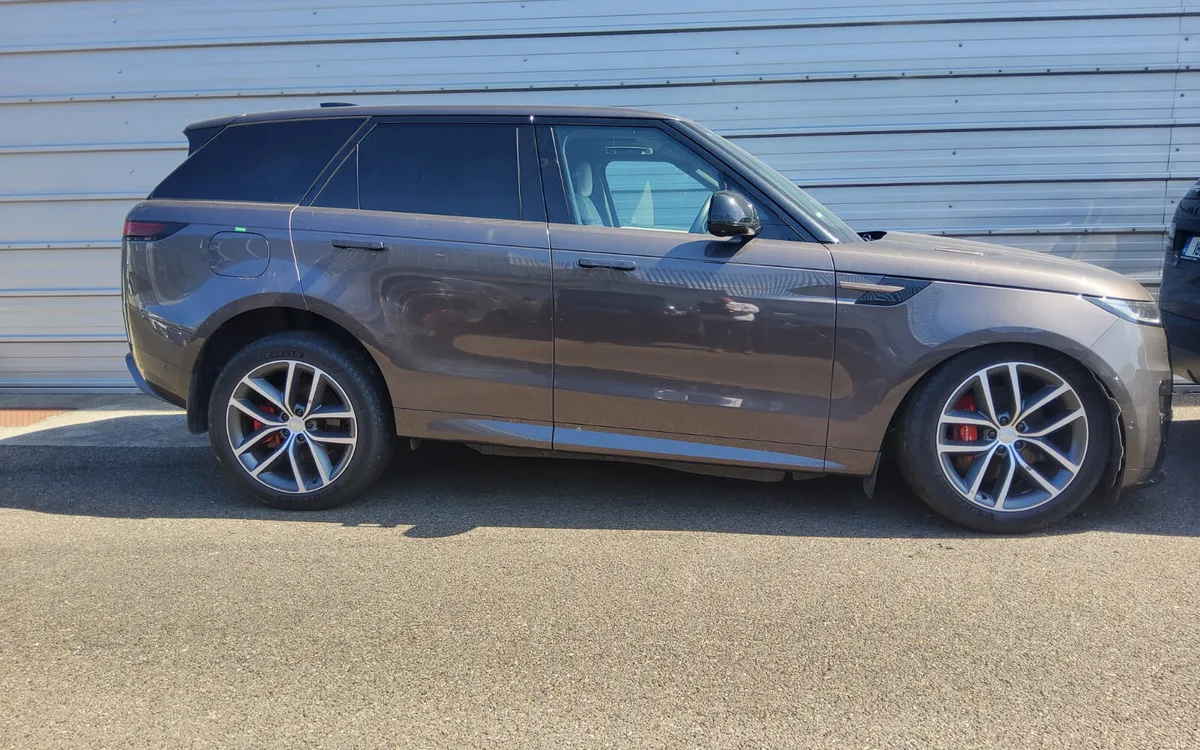 Land Rover Range Rover Sport 2025 - Image 2