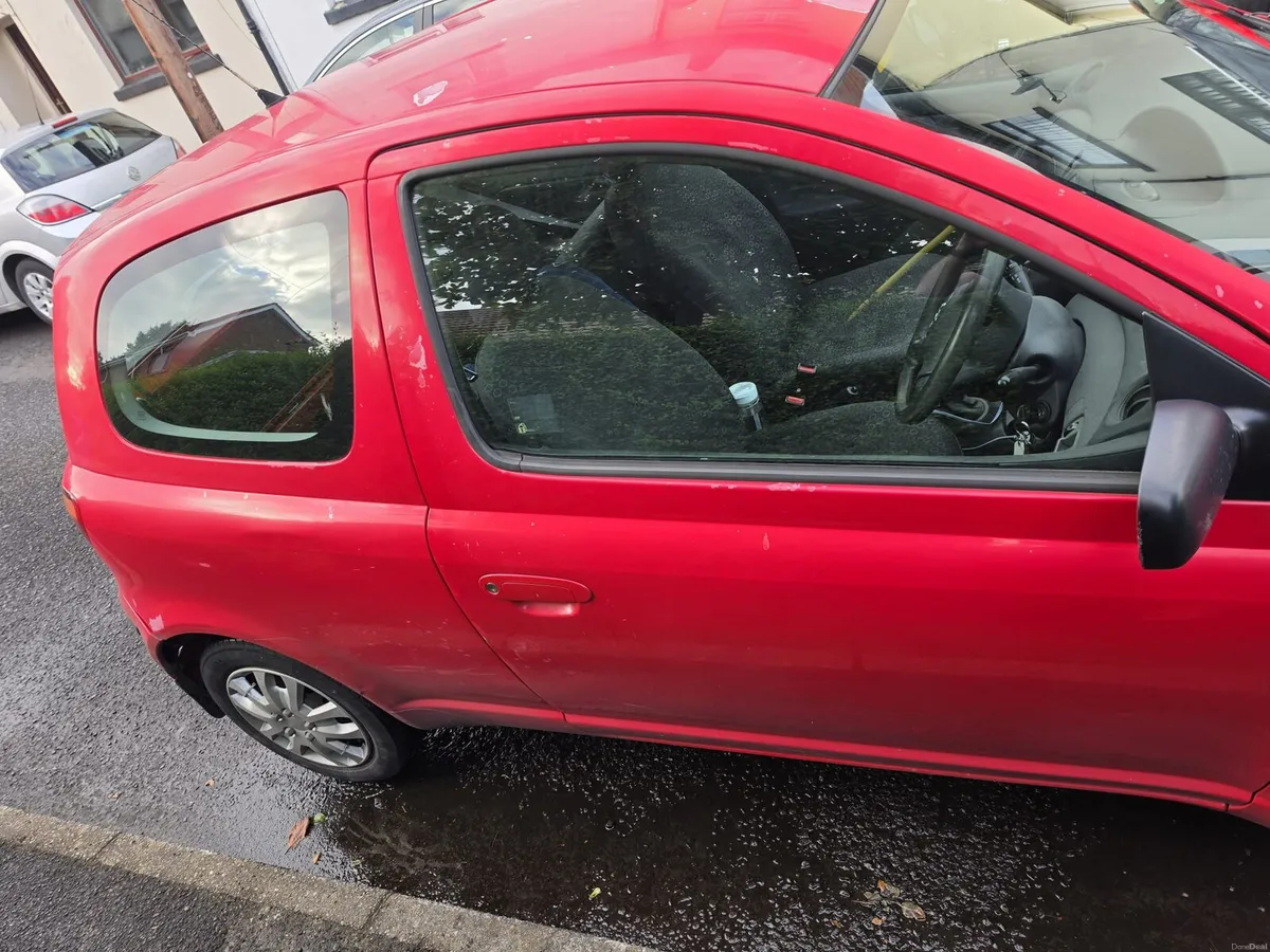 Toyota Yaris 2004 - Image 3