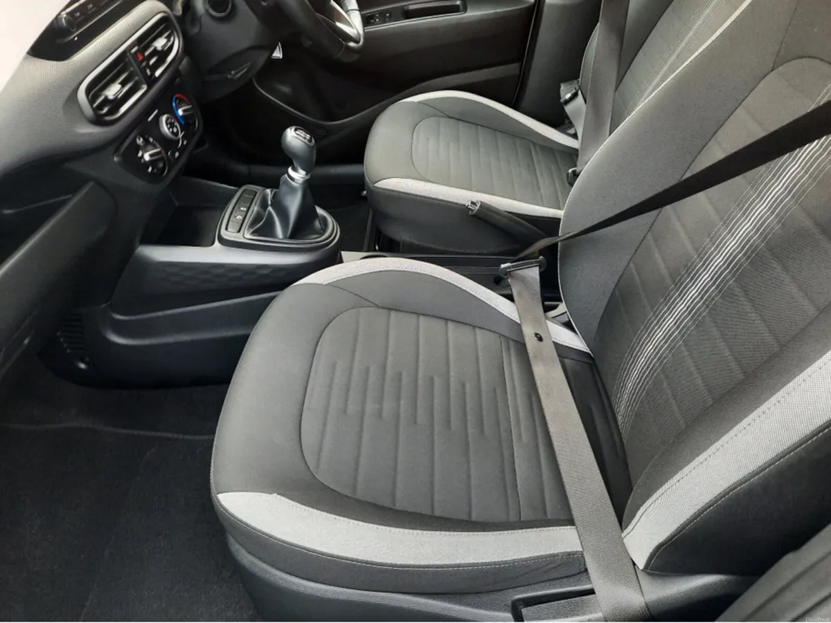 Hyundai i10 DELUXE 5DR - Image 5