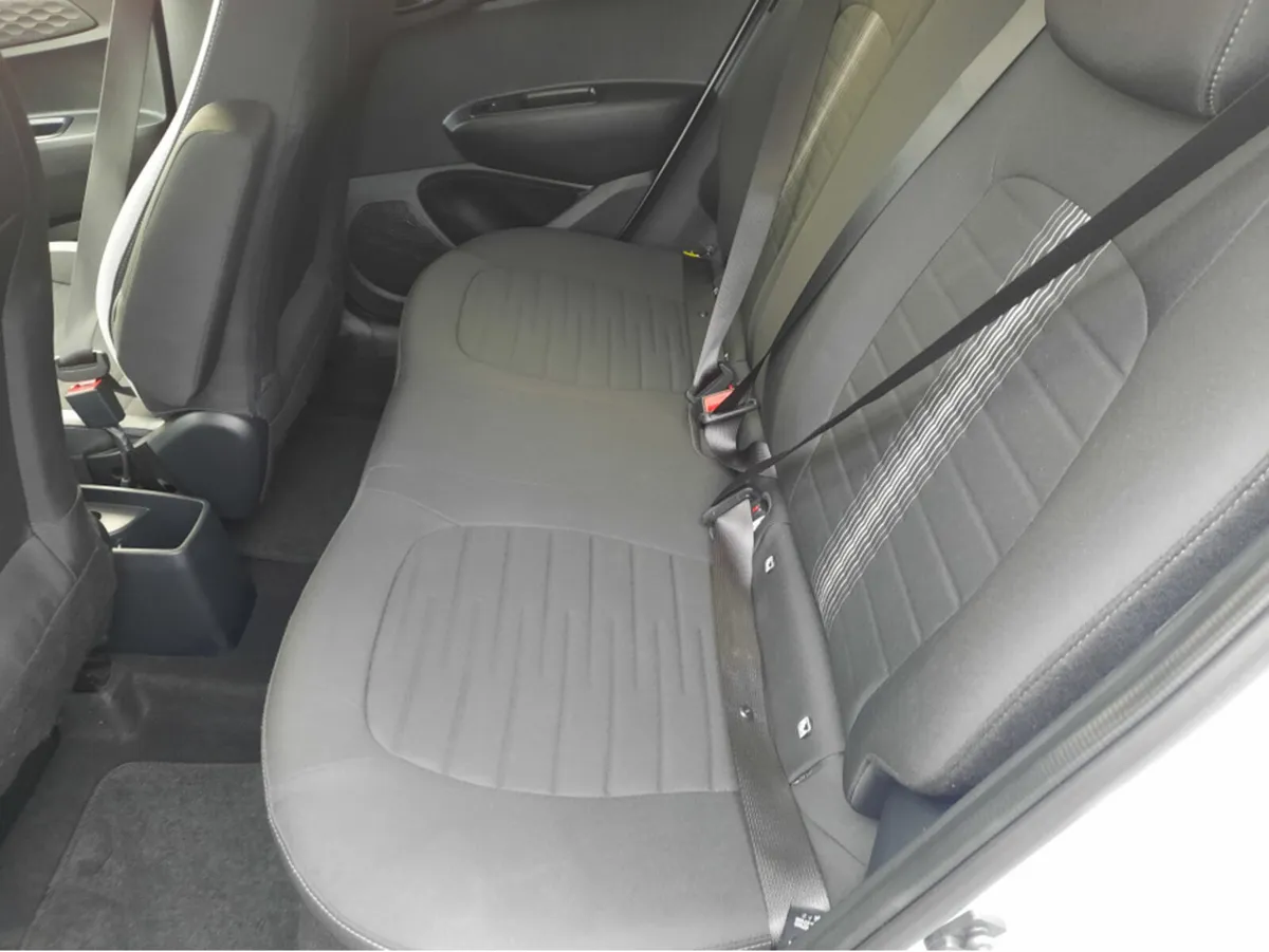 Hyundai i10 DELUXE 5DR - Image 6