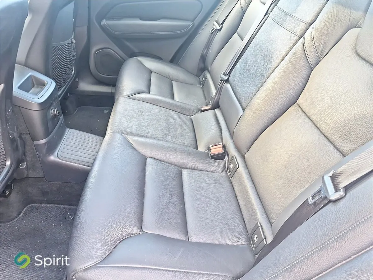 Volvo XC60 T8 Plug In Hybrid, Pan Sunroof - Image 5