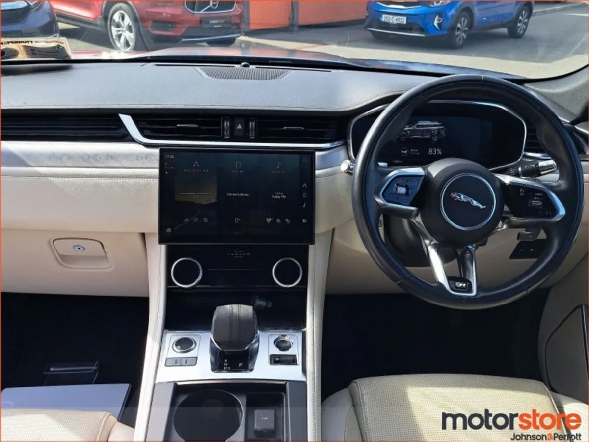 Jaguar F-Pace 2.0 I4 PHEV 404 PS AWD Auto R-dyn S - Image 4