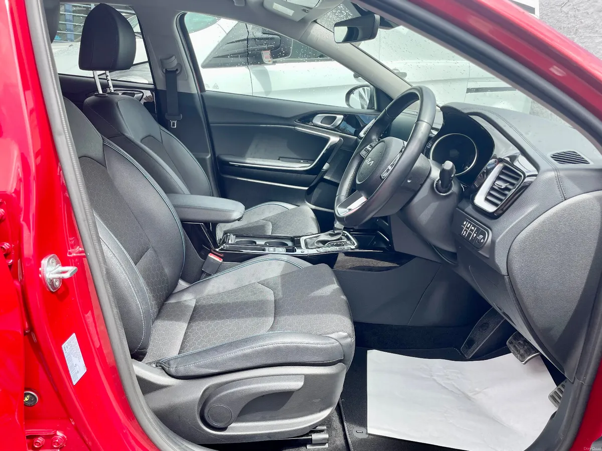 Kia XCeed 1.6GDI Petrol PHEV Hybrid Auto,2023 - Image 5