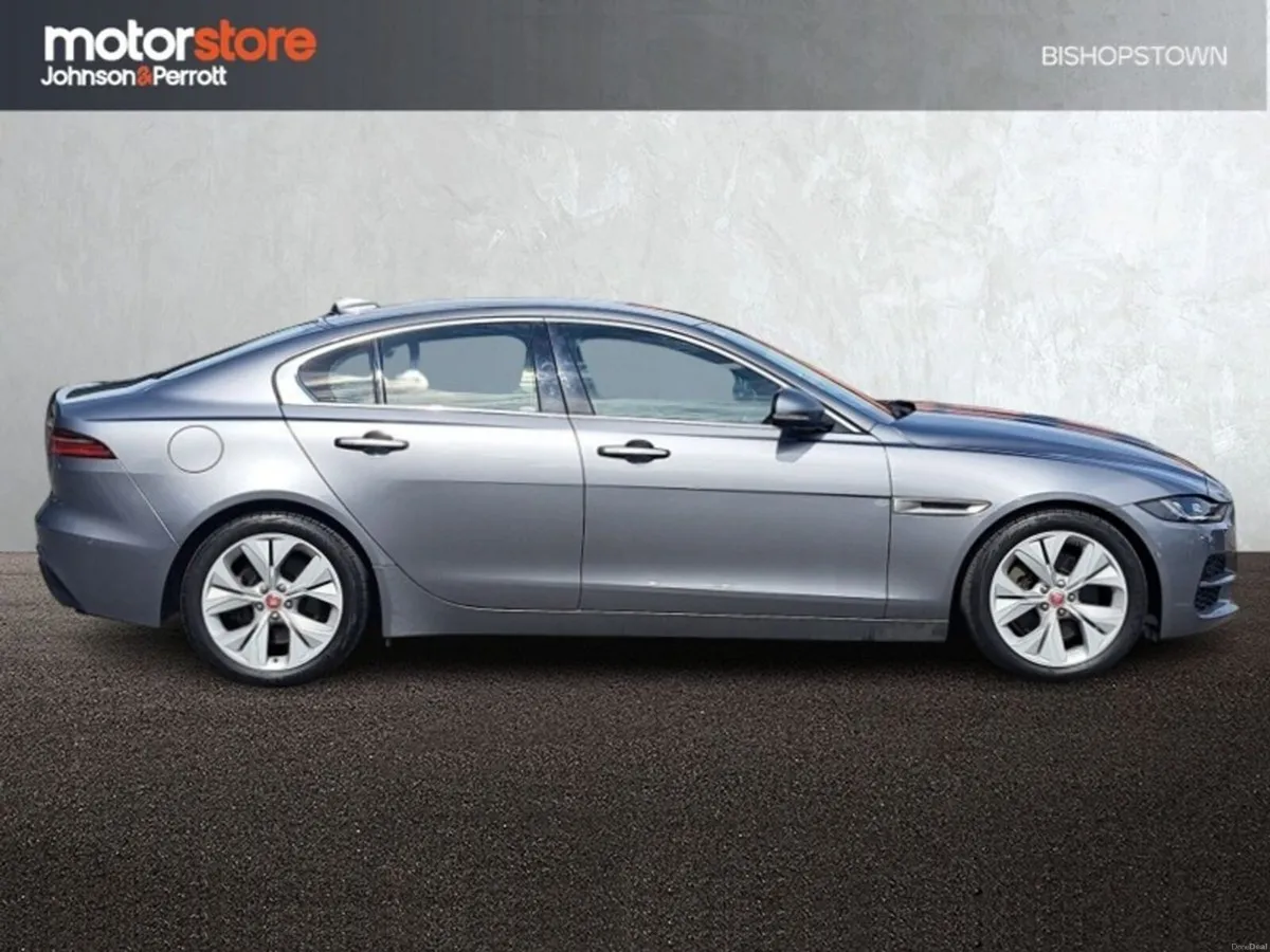 Jaguar XE 2.0D I4 204 PS RWD S - Image 6