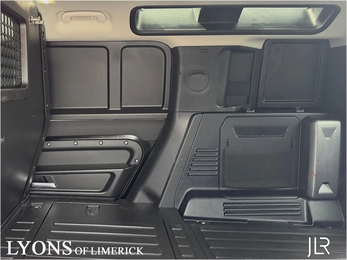 Land Rover Defender DEFENDER 110 3.0D 3 Seater Com - Image 5