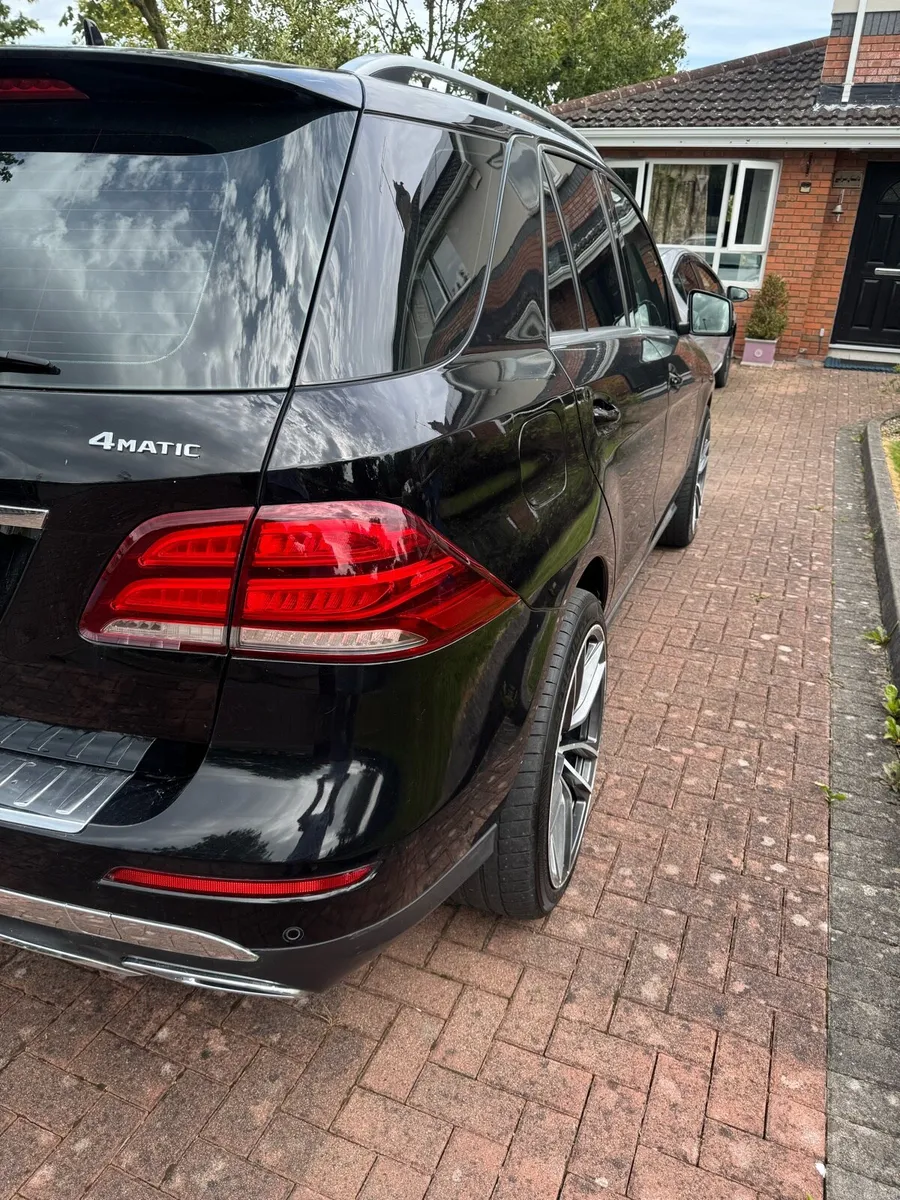 Car - Image 3