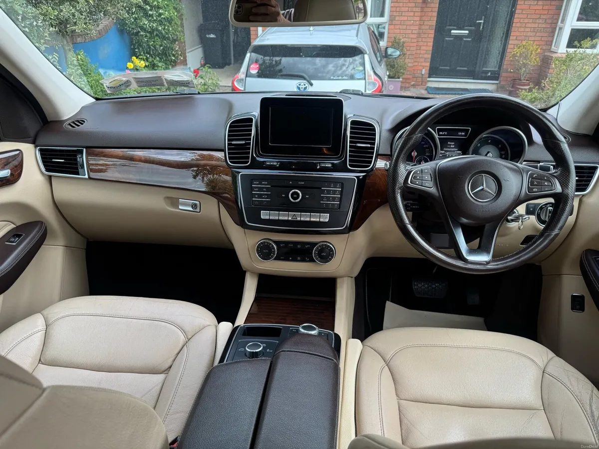 Car - Image 2