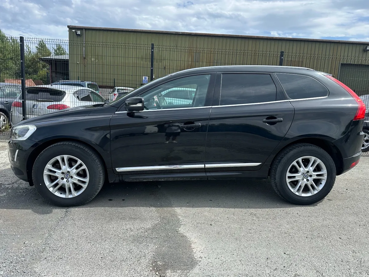 Volvo XC60 2016 4X4 Drive Manual Diesel - Image 3