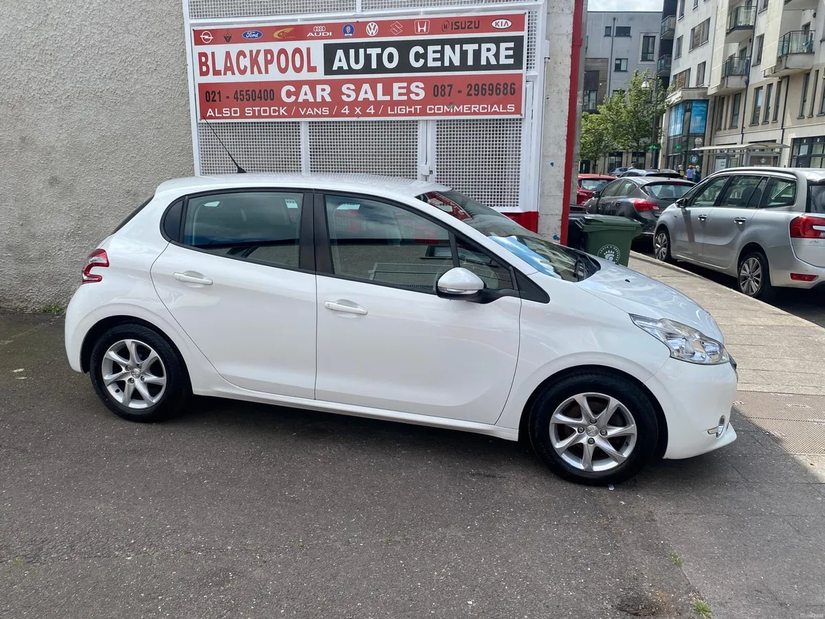 Peugeot 208 2014 - Image 1