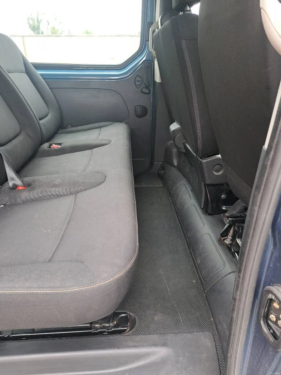 Bus - Image 6