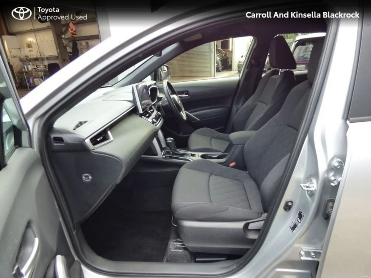 Toyota Corolla Cross Hybrid Sport - Image 6