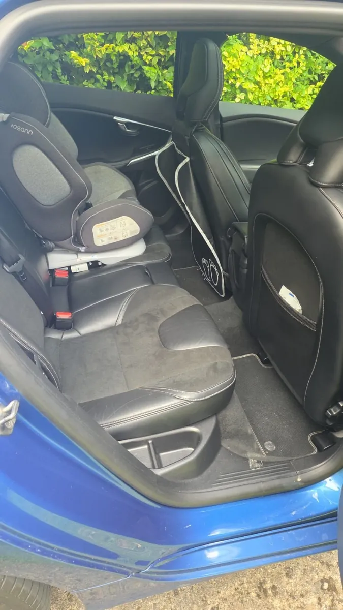 Volvo V40 2016 - Image 2