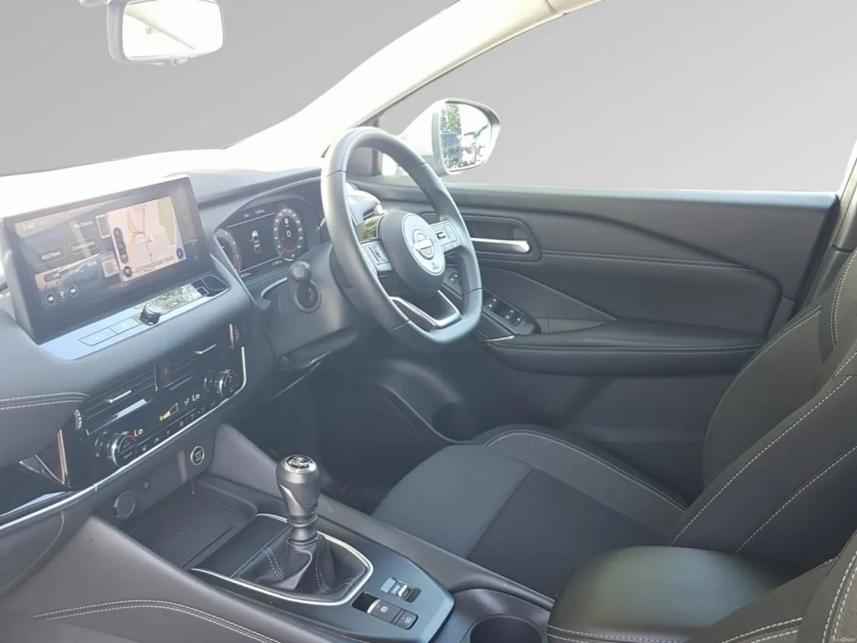 Nissan Qashqai 1.3 PET MILD HYBRID SV PREMIUM **€3 - Image 4