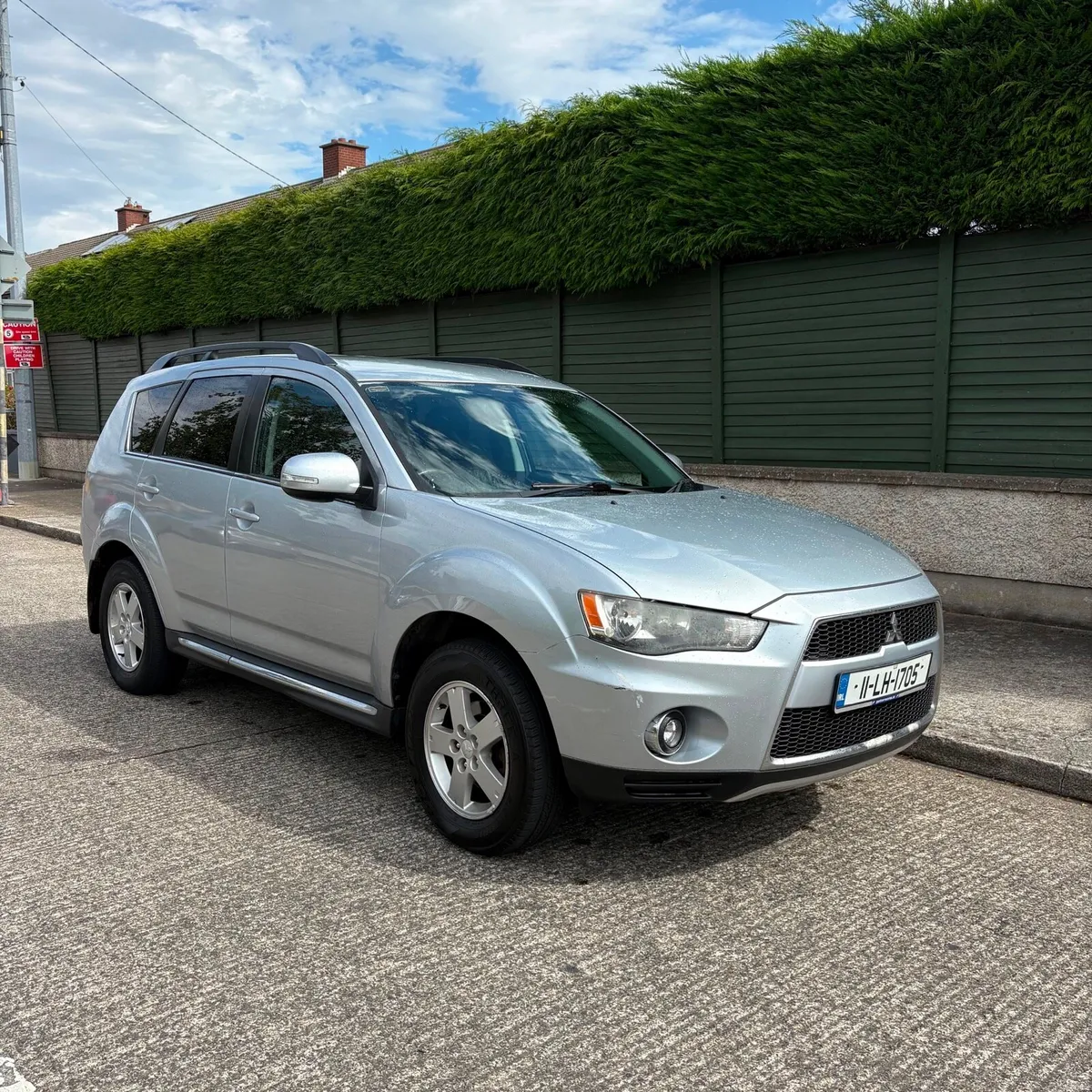MITSUBISHI OUTLANDER 4WD AUTO,7 SEAT NEW NCT 08/27 - Image 2