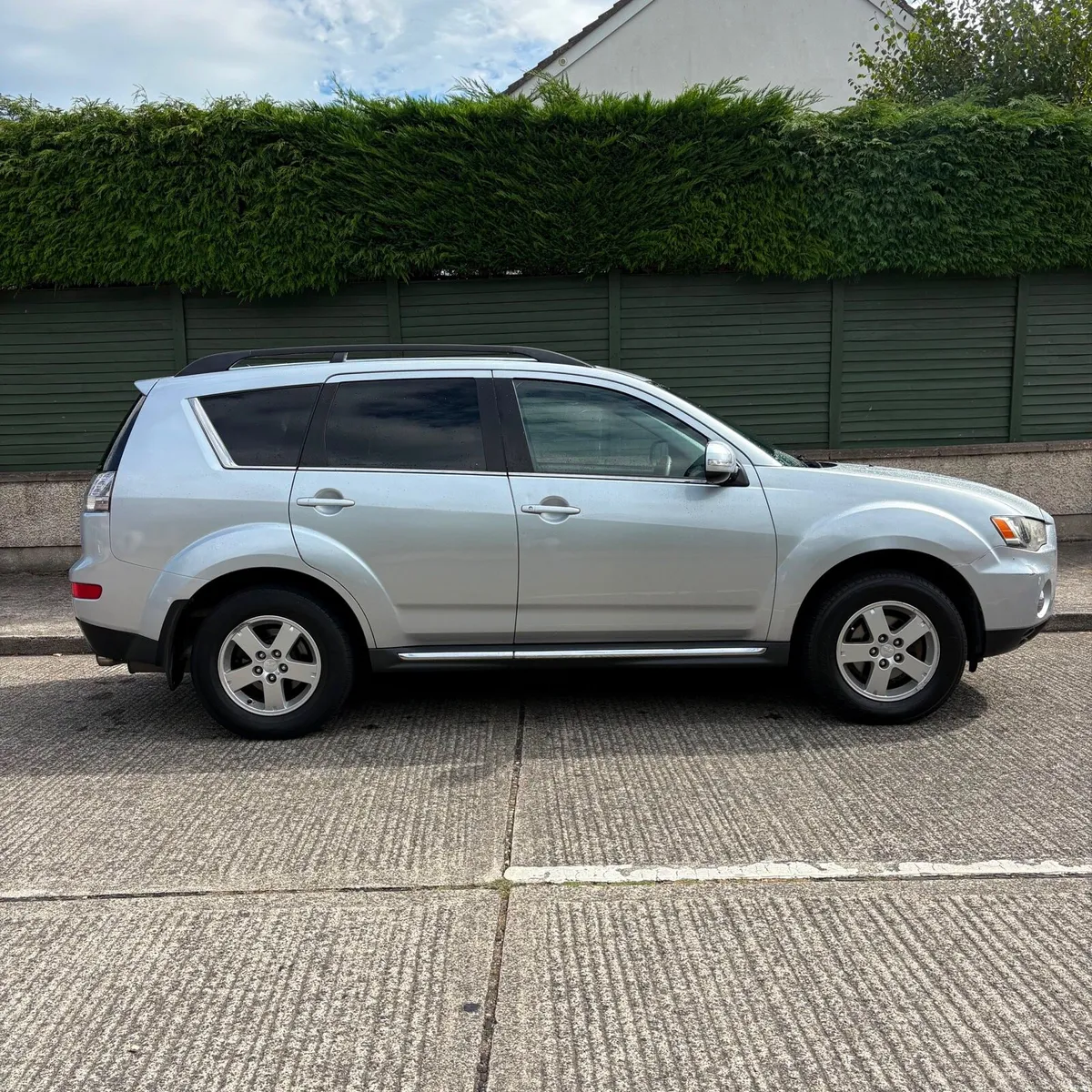 MITSUBISHI OUTLANDER 4WD AUTO,7 SEAT NEW NCT 08/27 - Image 4
