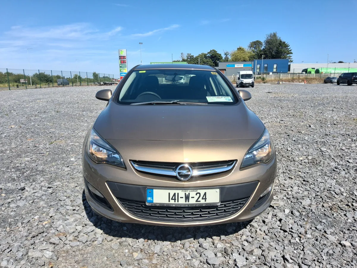 Opel Astra 2014 - Image 2