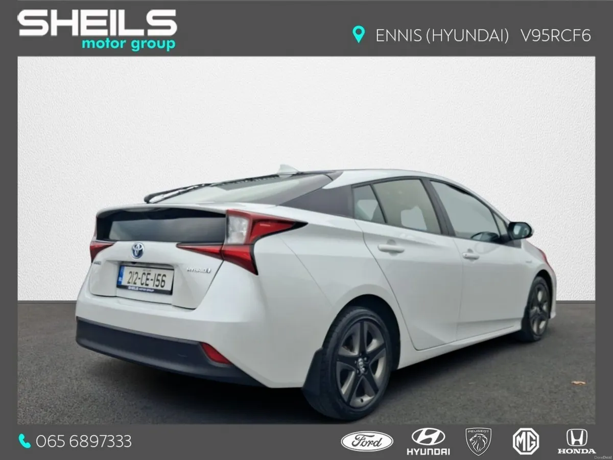 Toyota Prius 1.8 Hybrid Luxury - Image 2