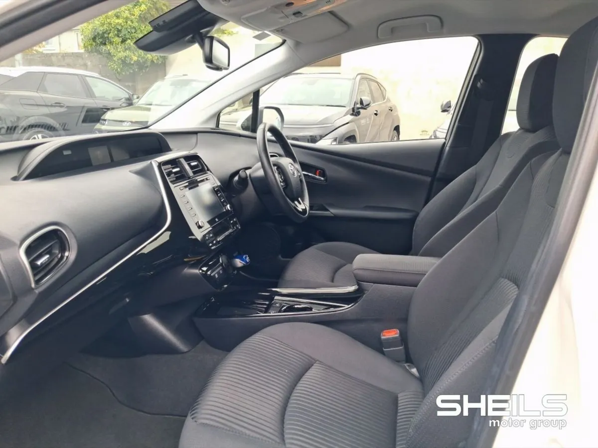 Toyota Prius 1.8 Hybrid Luxury - Image 5