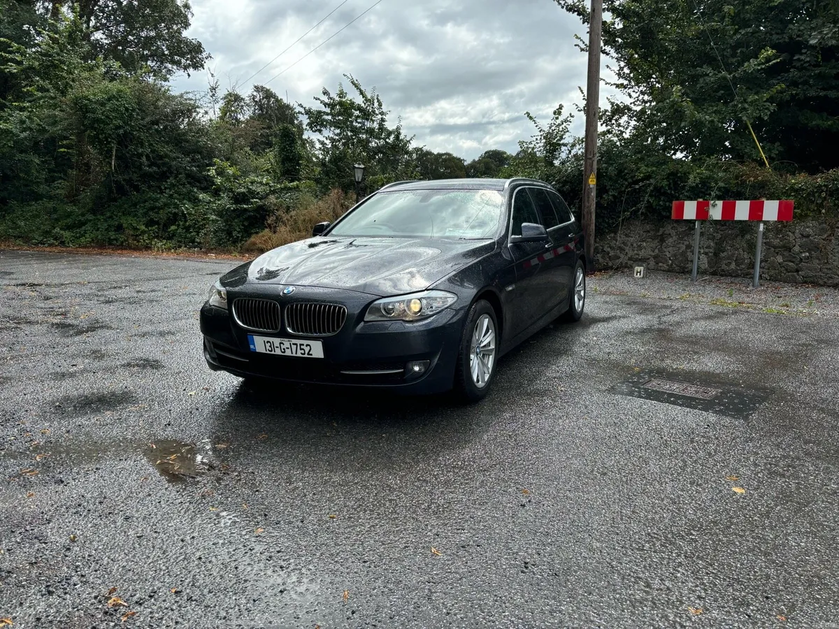 BMW 5 Series Touring - Image 2
